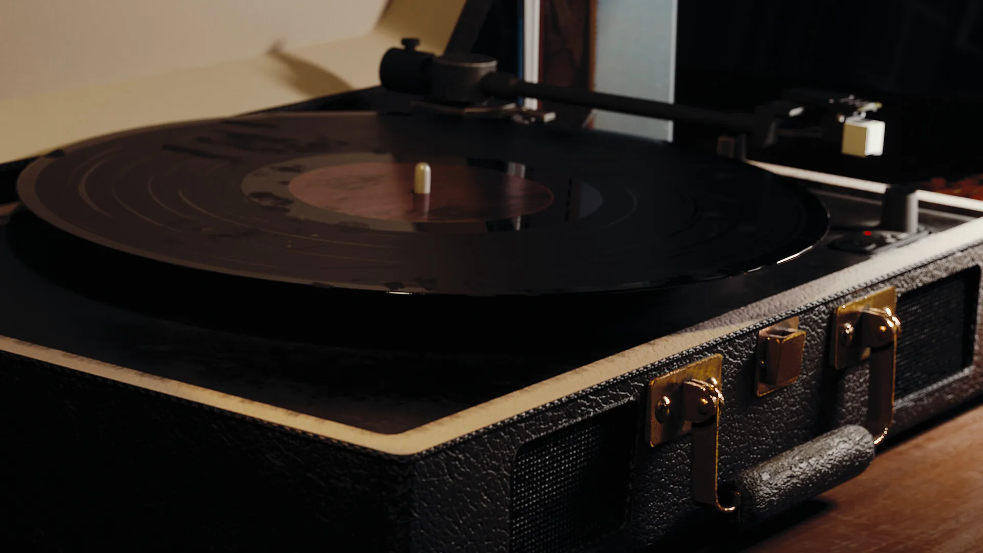 Crocley Player — Retro Turntable — frame 3